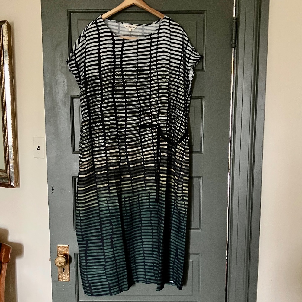 Short Sleeve Geometric Shift Dress Sz L NWOT